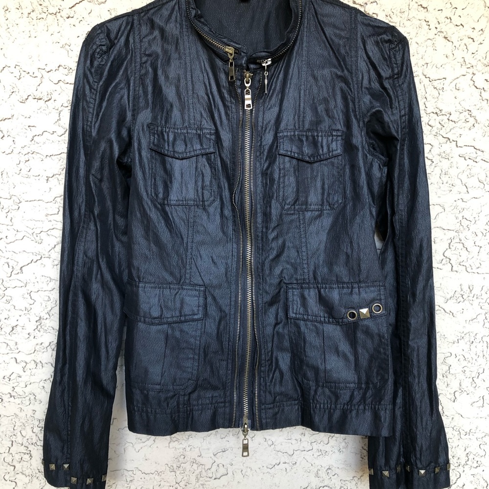 Lightweight rocker jacket